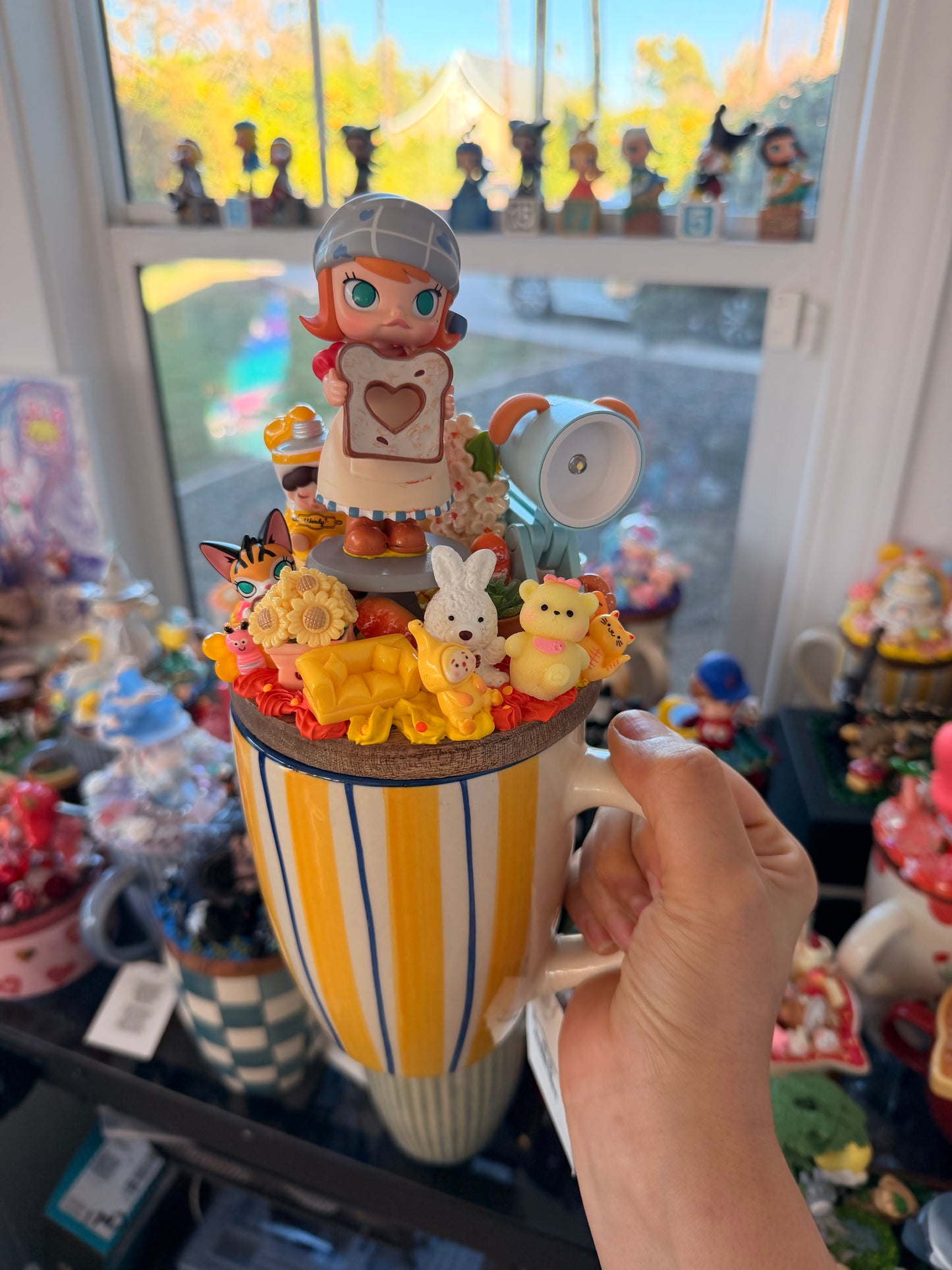 Decoden Art Mug – Molly Toast Figure Edition