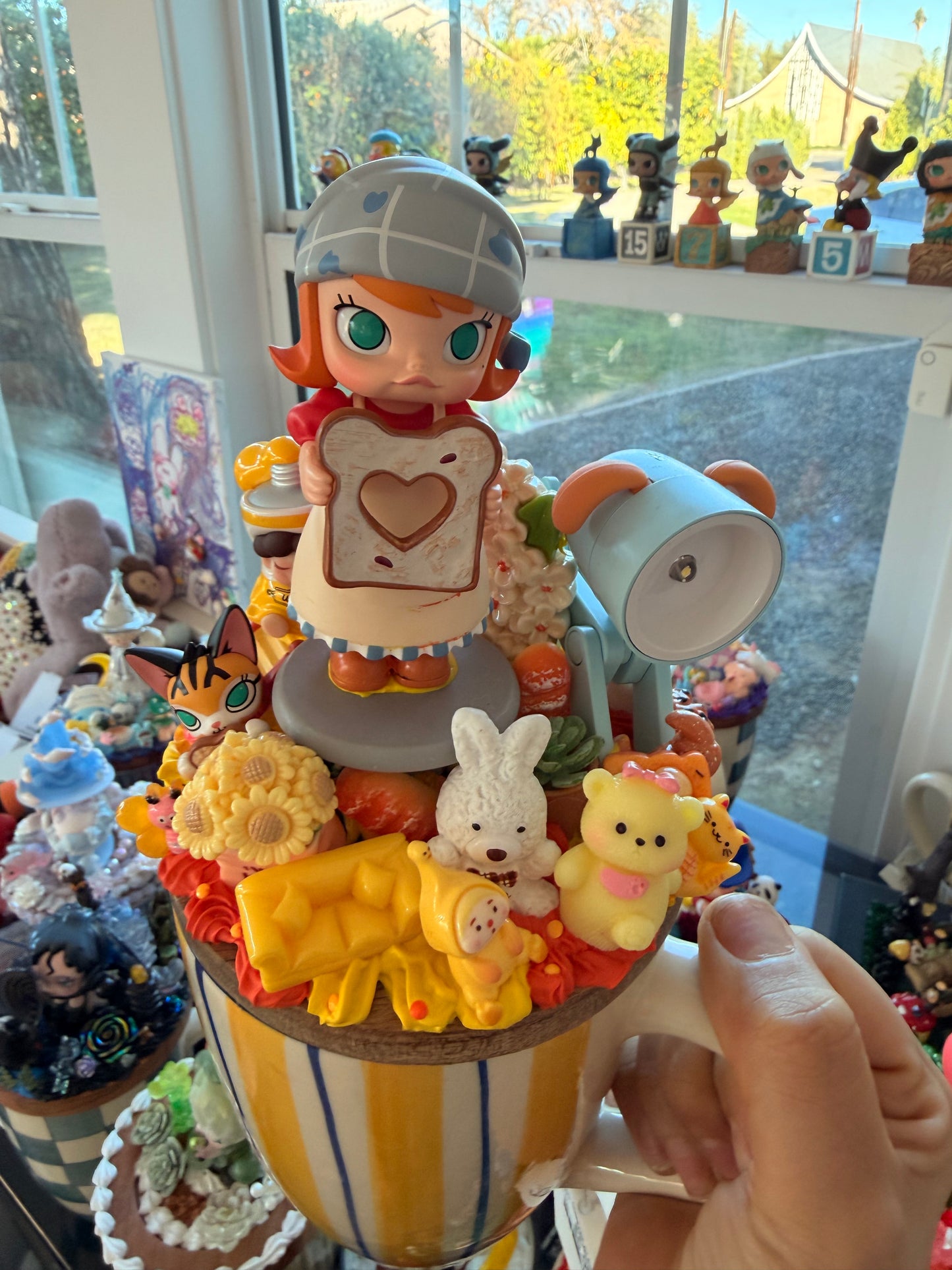 Decoden Art Mug – Molly Toast Figure Edition