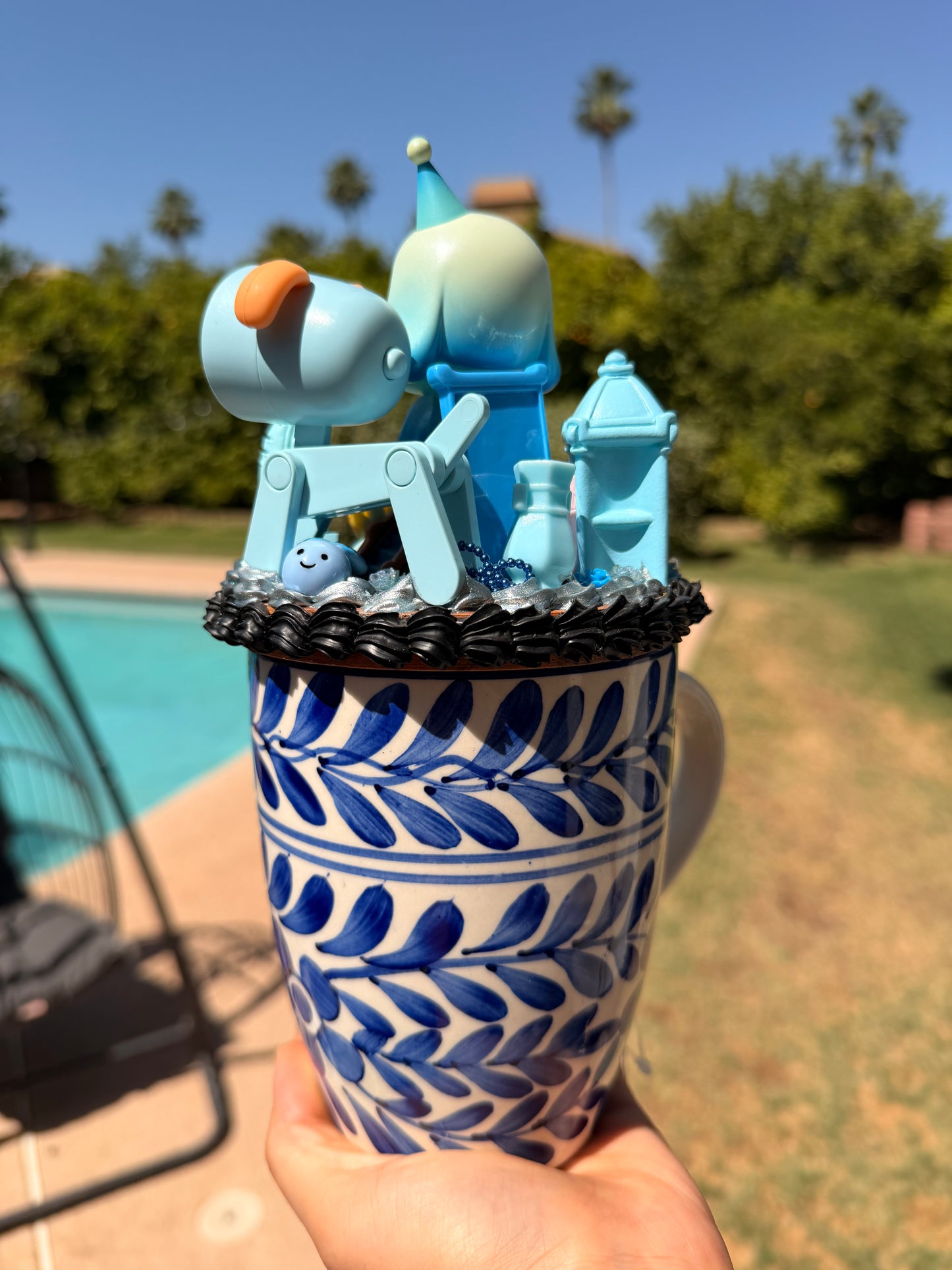 Decoden Art Mug – Blue Cry Baby Edition