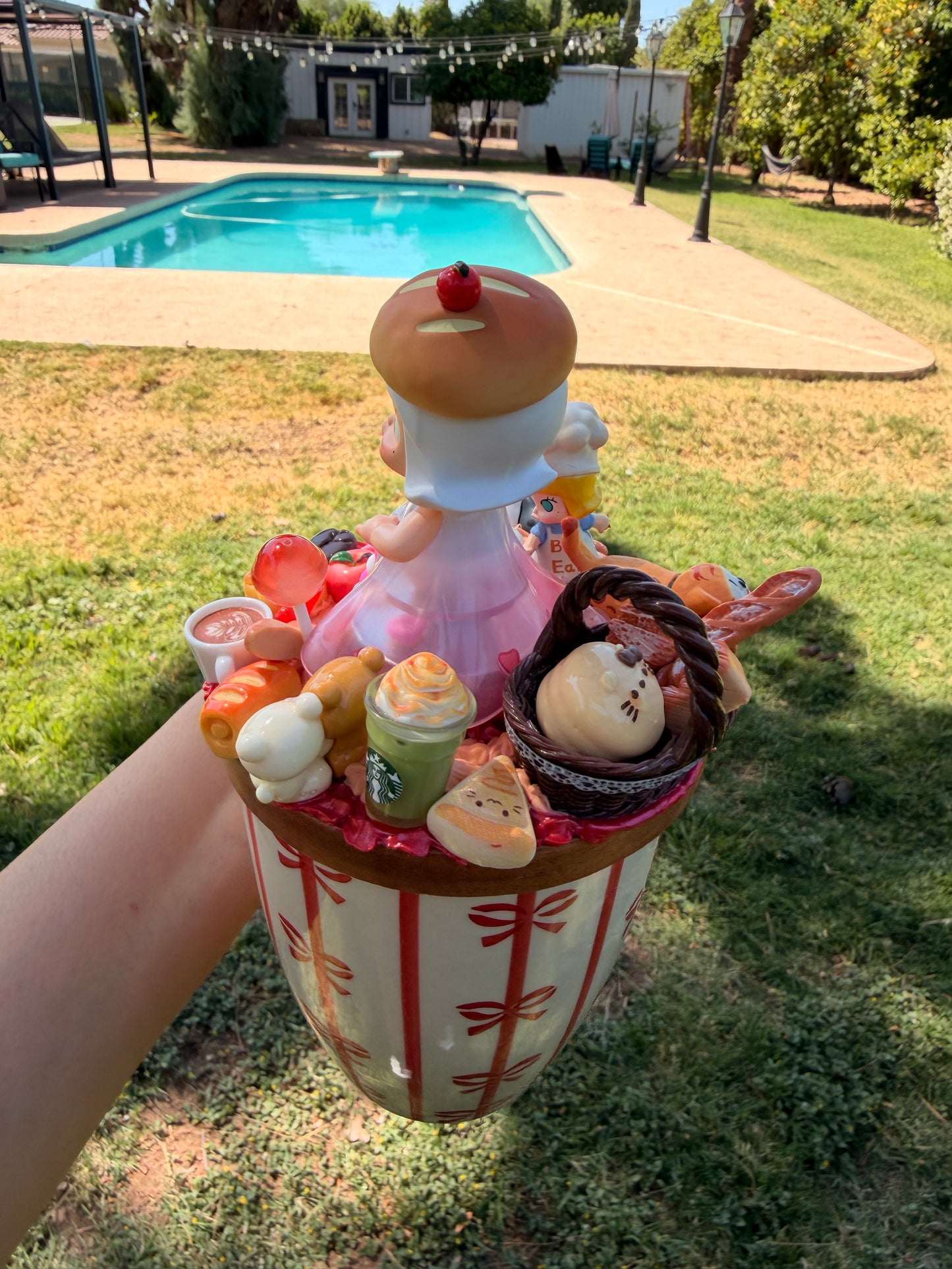 Decoden Art Mug – Molly Cup Cake Figure Edition