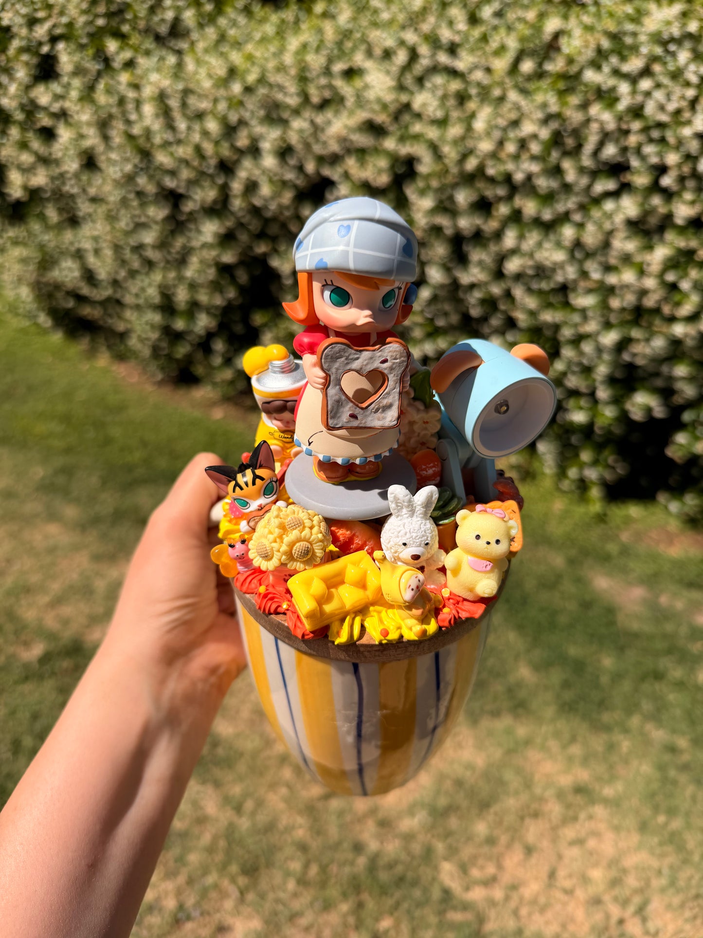 Decoden Art Mug – Molly Toast Figure Edition
