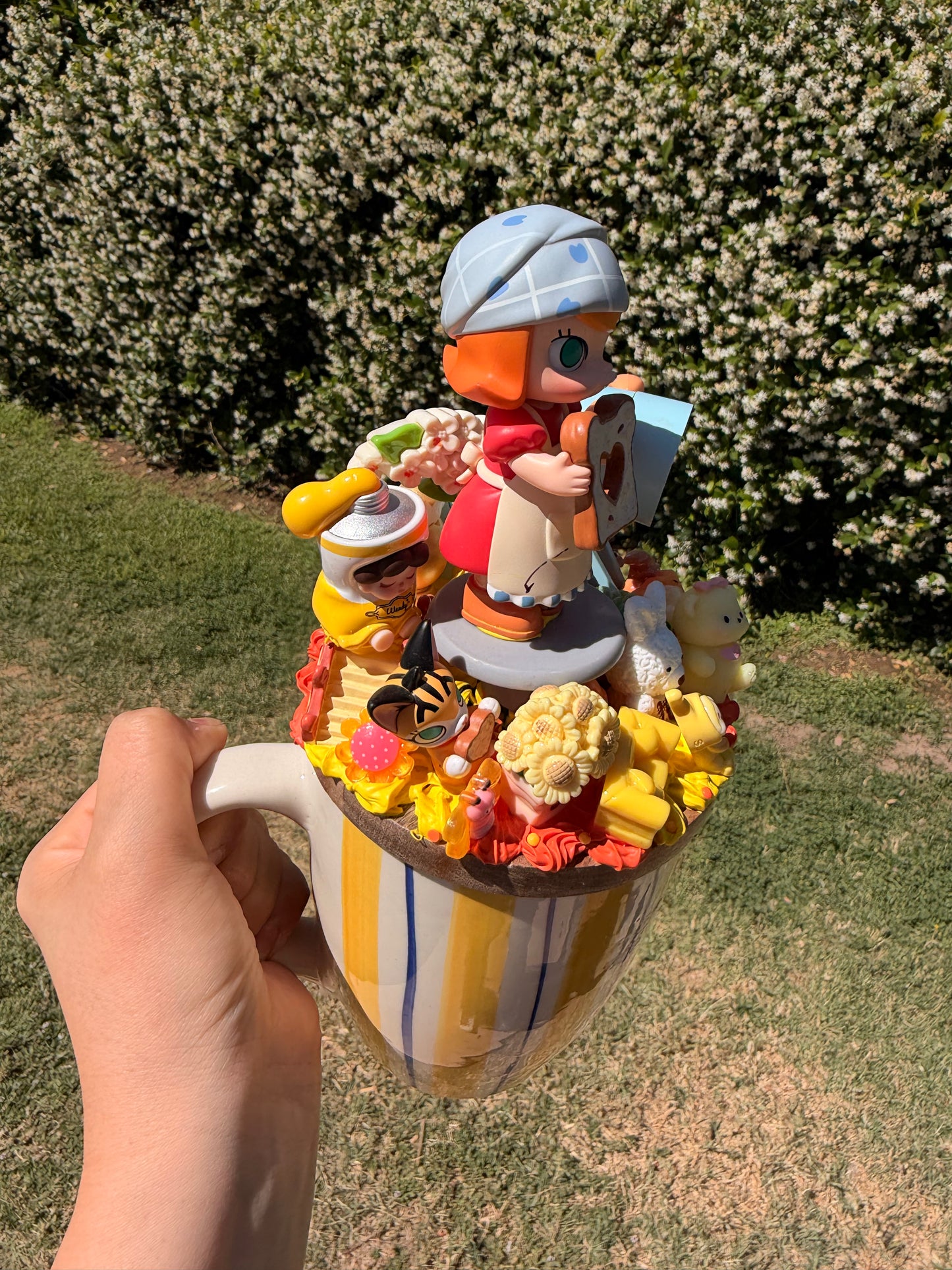 Decoden Art Mug – Molly Toast Figure Edition