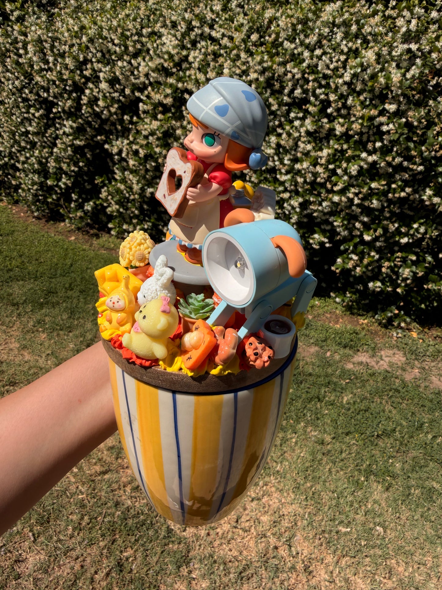Decoden Art Mug – Molly Toast Figure Edition