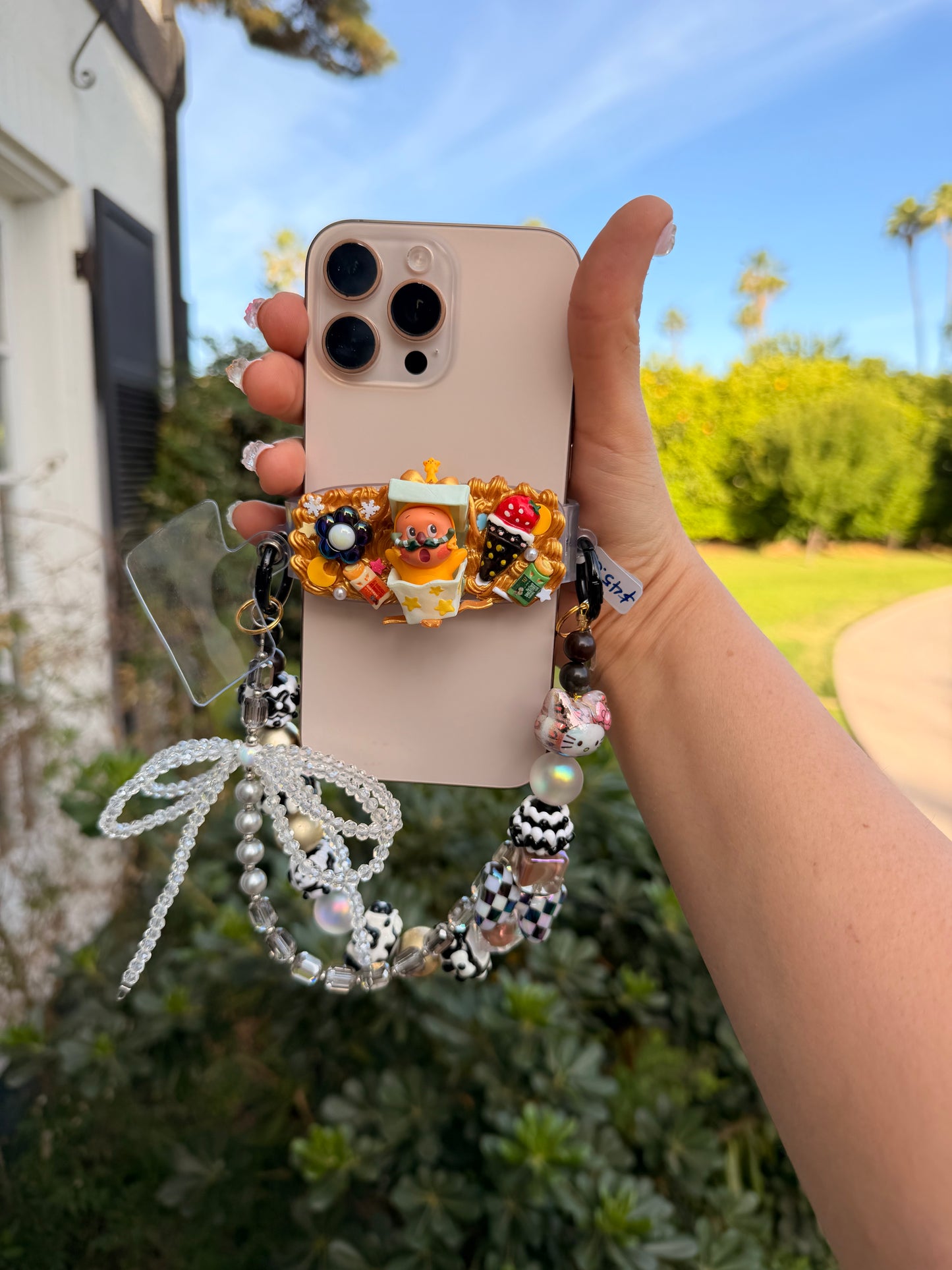 Twinkle Phone Clip – Beaded Charm Accessory
