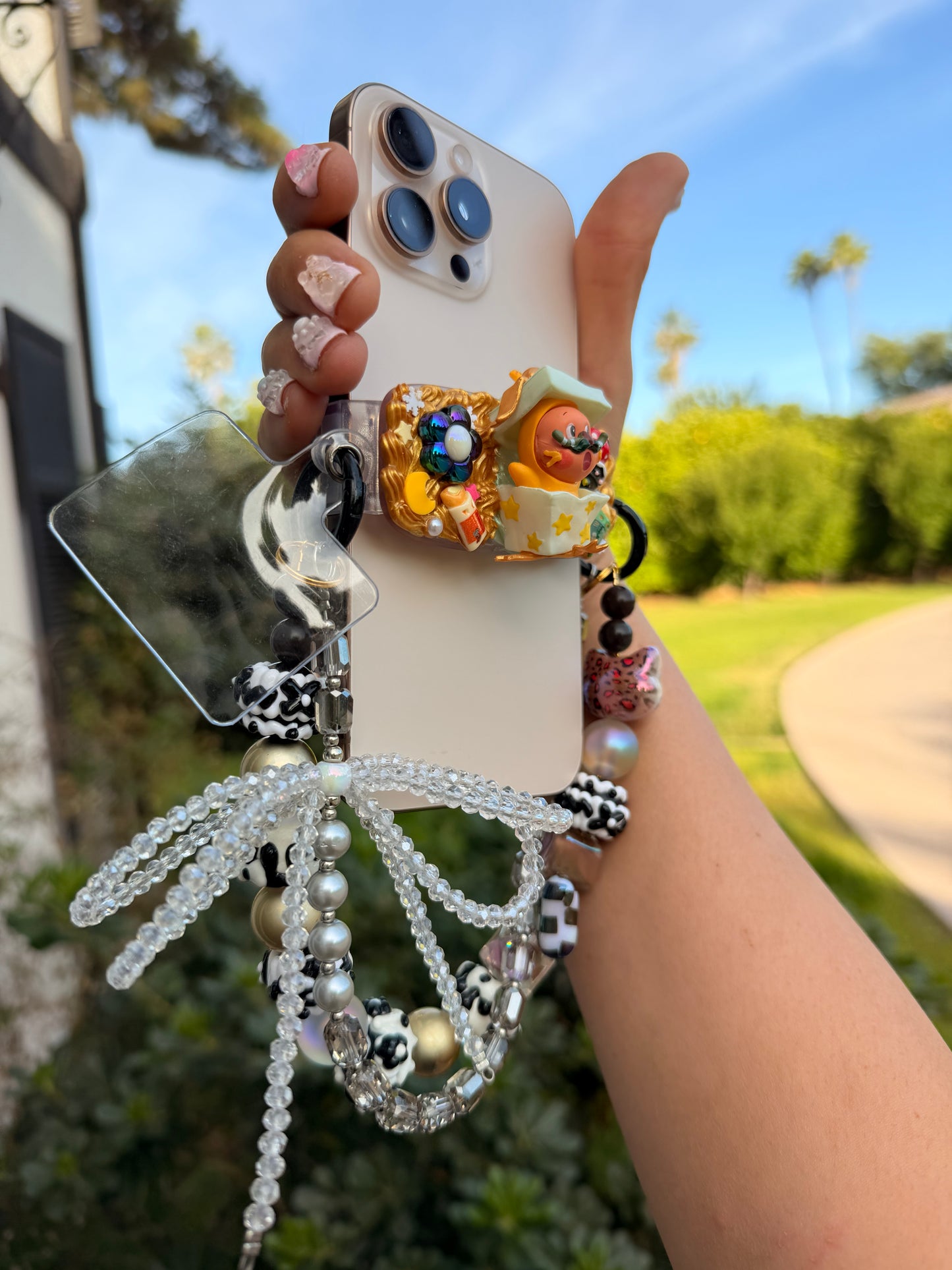 Twinkle Phone Clip – Beaded Charm Accessory