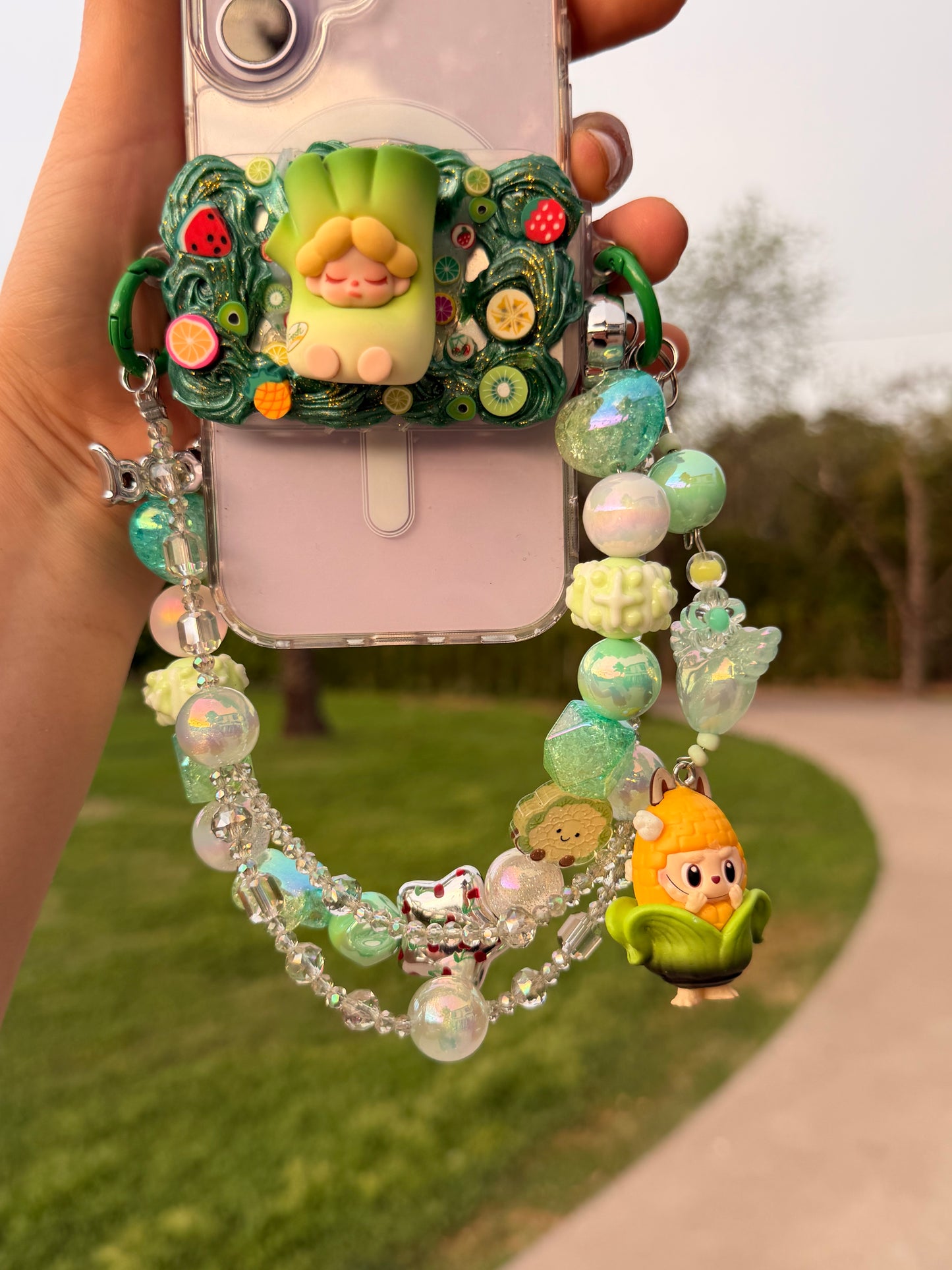 🥕✨ Veggie Phone Clip & Beaded Chain – Handmade Charm Accessory ✨🥕