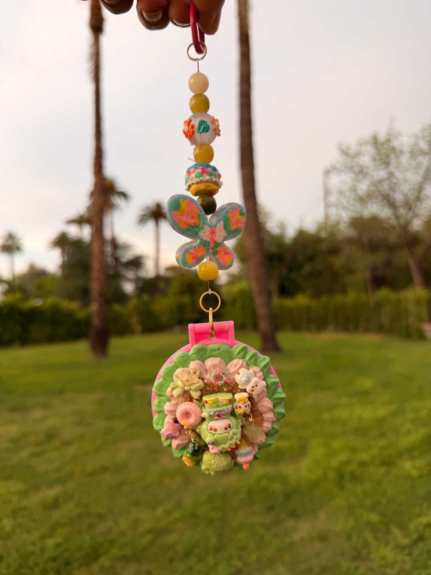 💖✨ Beaded Mirror Keychain – Handmade Charm Accessory ✨💖