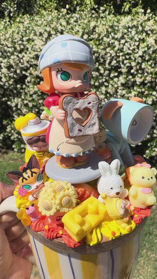 Decoden Art Mug – Molly Toast Figure Edition